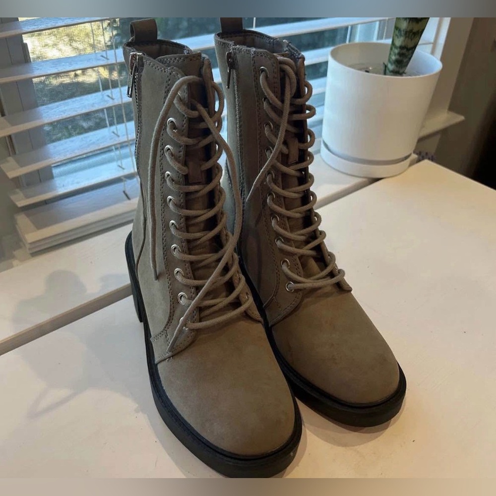 MIA Women's Boots NWOB